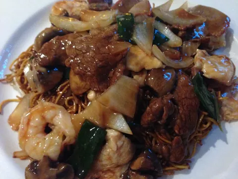 Special chow mein with chicken, beef and king prawns